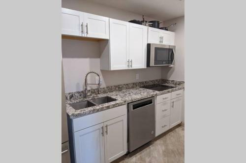 Hillside 2/2 Subdivided Home W/ Pool And Views!