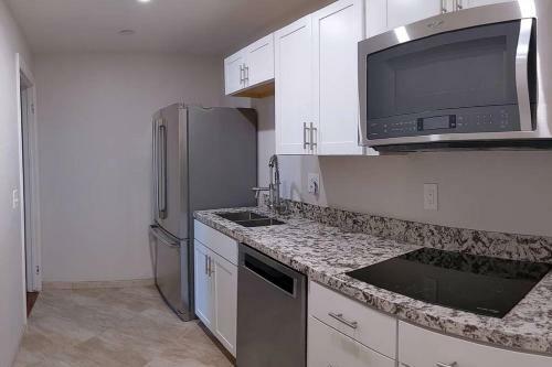 Hillside 2/2 Subdivided Home W/ Pool And Views!