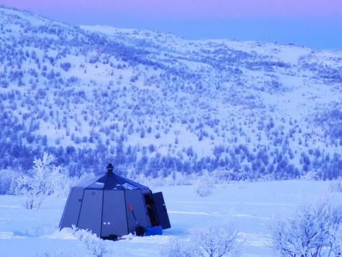 Aurora Hut - Luksusmajoitus Iglu Tunturissa Pohjois-lapissa Nuorgamissa