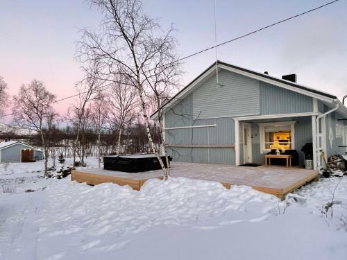 Villa Arktika Porealtaallinen M�kki Nuorgamissa Tenojoen Ja Tunturien Vieress�