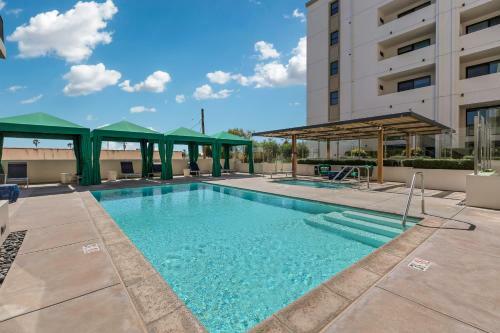 Suitesrus Apart Hotel At Miracle Mile