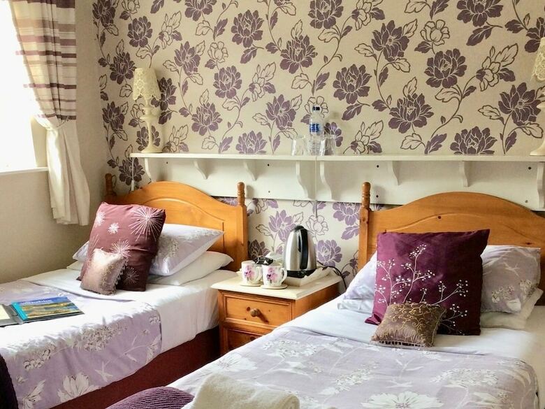 Hostal Plumpton Court