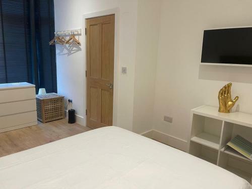Apartamento New Bagshot 1 Bed 1 Bath Sleeps 4
