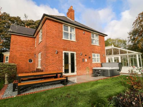 Routhorpe House