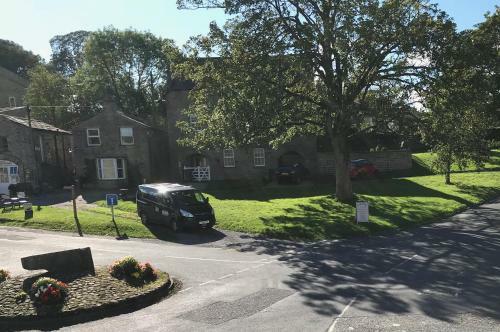 Bridge Cottage, Bainbridge, With Riverside Garden!