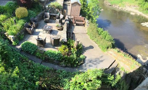 Bridge Cottage, Bainbridge, With Riverside Garden!