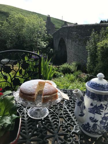 Bridge Cottage, Bainbridge, With Riverside Garden!