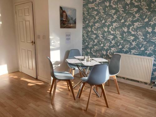 Spacious Detached Property With Ample Parking