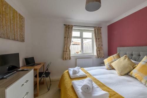 Spacious Detached Property With Ample Parking