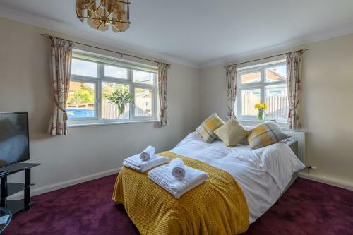 Spacious Detached Property With Ample Parking