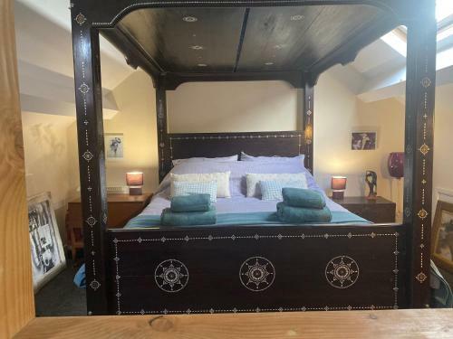 Apartamento Penthouse Loft With Magnificent Four Poster Bed.