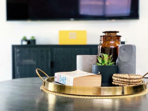 Memorable Renovated 1br Unit By The Pool