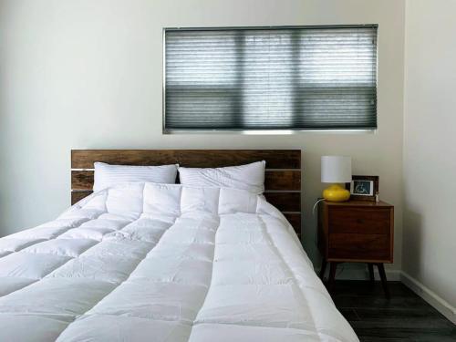 Memorable Renovated 1br Unit By The Pool