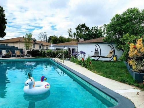 Memorable Renovated 1br Unit By The Pool
