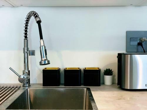 Memorable Renovated 1br Unit By The Pool