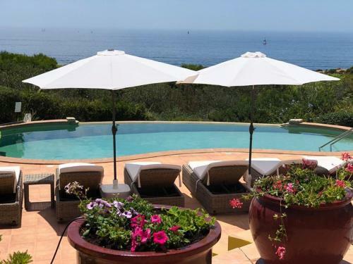 Villa On The Cliffs By Galantevasques