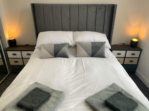 Ayr Cozy Corner Apartment