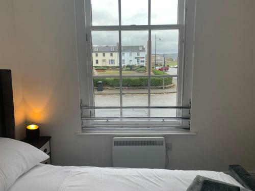 Ayr Cozy Corner Apartment