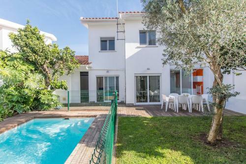 Lovely Villa With 3 Bedrooms And Swimming Pool