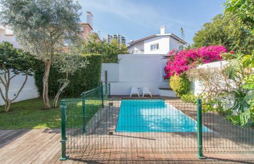 Lovely Villa With 3 Bedrooms And Swimming Pool