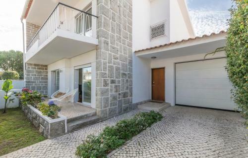 Lovely Villa With 3 Bedrooms And Swimming Pool