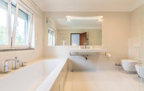 Lovely Villa With 3 Bedrooms And Swimming Pool