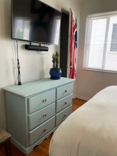 Fairfax / West Hollywood Room W/ Queen Bed