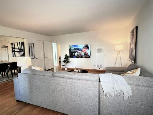 Diamond In Brentwood-lovely 2 Bedroom Private Unit