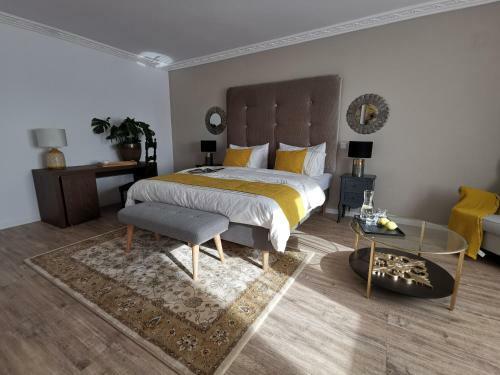 Hostal Vogue 23 Boutique Hotel In Cascais