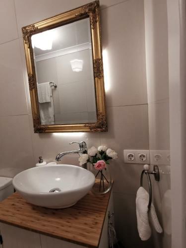 Hostal Vogue 23 Boutique Hotel In Cascais