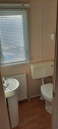 2 Bedroom Caravan For Rental At Skipsea Sands