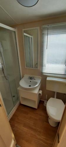 2 Bedroom Caravan For Rental At Skipsea Sands