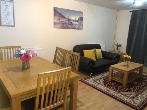 Comfy Three-bedroom Home In Basingstoke