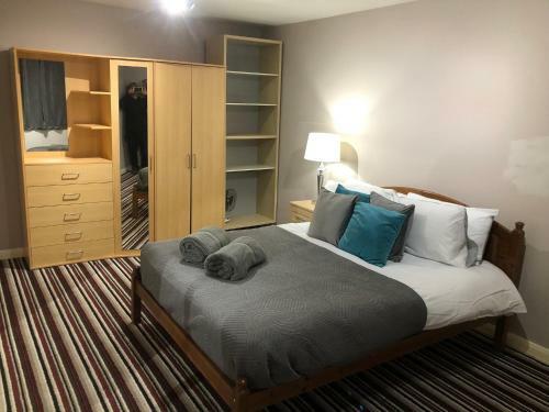 Comfy Three-bedroom Home In Basingstoke