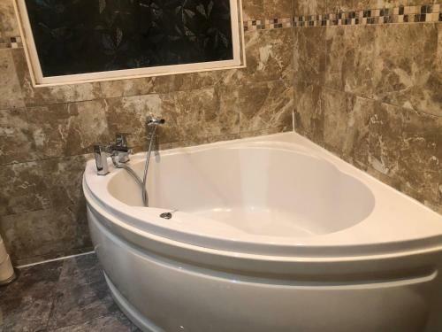 Comfy Three-bedroom Home In Basingstoke