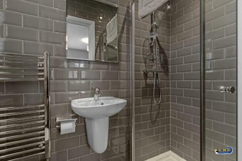 Park Gardens - Lovely Cottage, Parking, Central Location