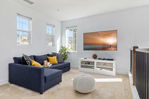 Luxury Hilltop Home With Views - Santa Clarita