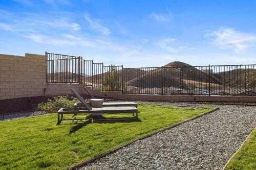 Luxury Hilltop Home With Views - Santa Clarita