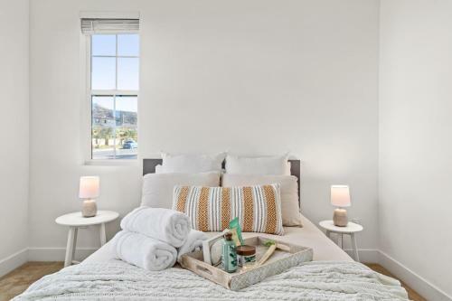 Luxury Hilltop Home With Views - Santa Clarita