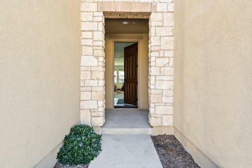 Luxury Hilltop Home With Views - Santa Clarita