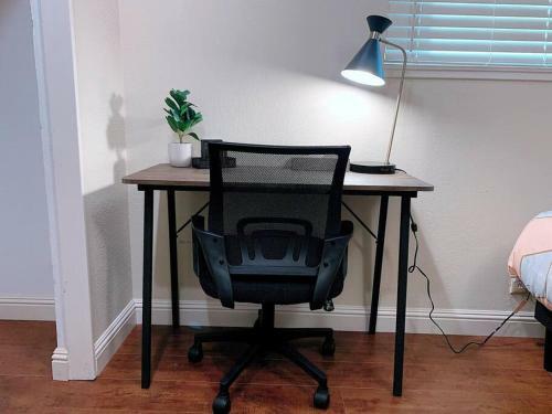 Hotel-chic Charm 4br/3ba Free Parking, Sleeps 12