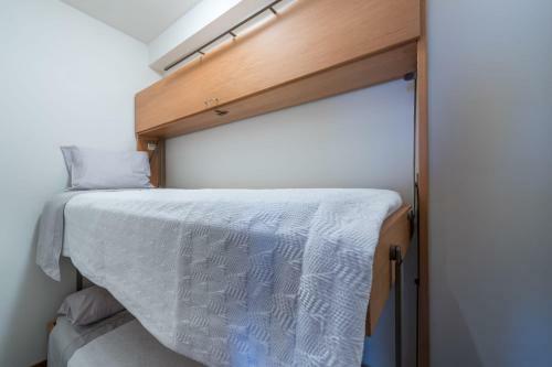 Guestready - Parrot In The Lilies Free Parking