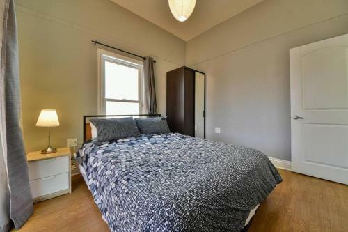 Apartamento New Spacious Home With Garden, Parking, & Ac!
