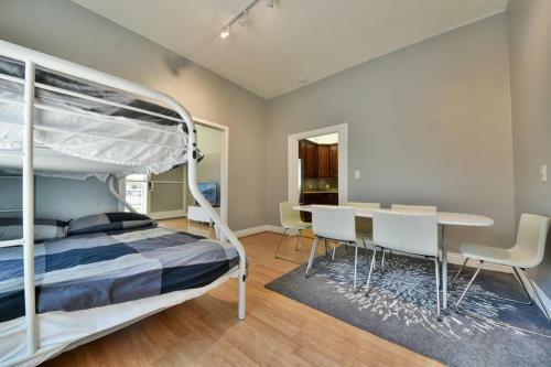Apartamento New Spacious Home With Garden, Parking, & Ac!