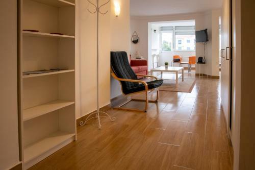 Spacious And Sunny Apartment - 10 Min From The Sea