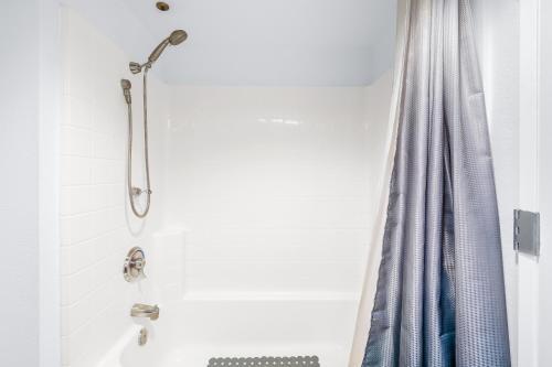 Sixth Avenue Loft #416