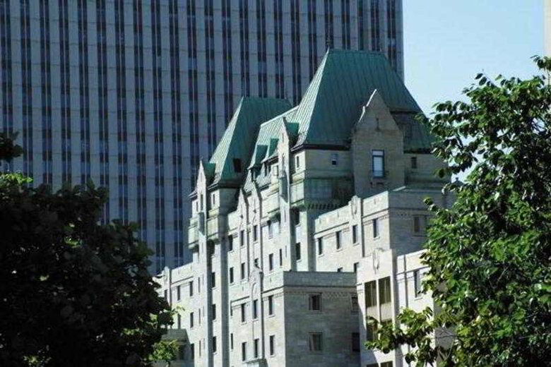 Lord Elgin Hotel