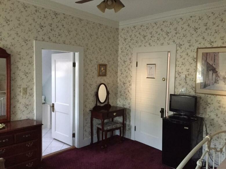 The Victoria Inn Bed & Breakfast And Pavilion