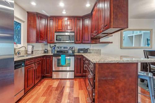 3br 1 Minute Walk To The Bay Free Parking