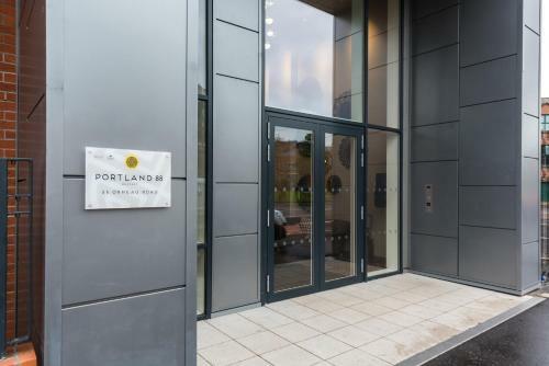 5 Star Brand New City Centre Apartment